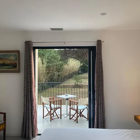 Loumar Oda ve Kahvaltı Saint-Tropez