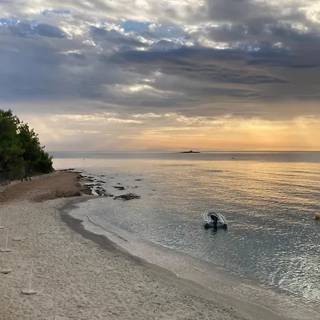 Loumar Bed & Breakfast 4*