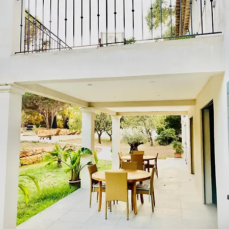 Loumar Bed & Breakfast 4*