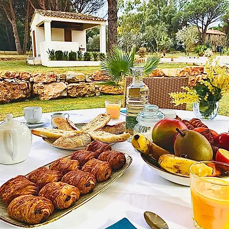 Loumar Bed & Breakfast 4*