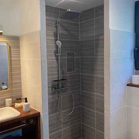 Loumar Oda ve Kahvaltı Saint-Tropez